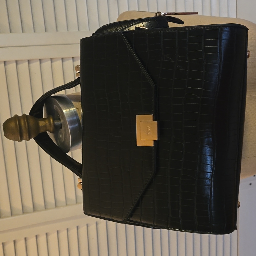 Purse - Picture 1 of 6